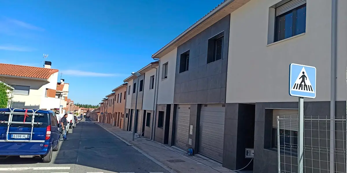 Promoci&oacute;n de doce viviendas en la calle Las Rozas en Ablitas