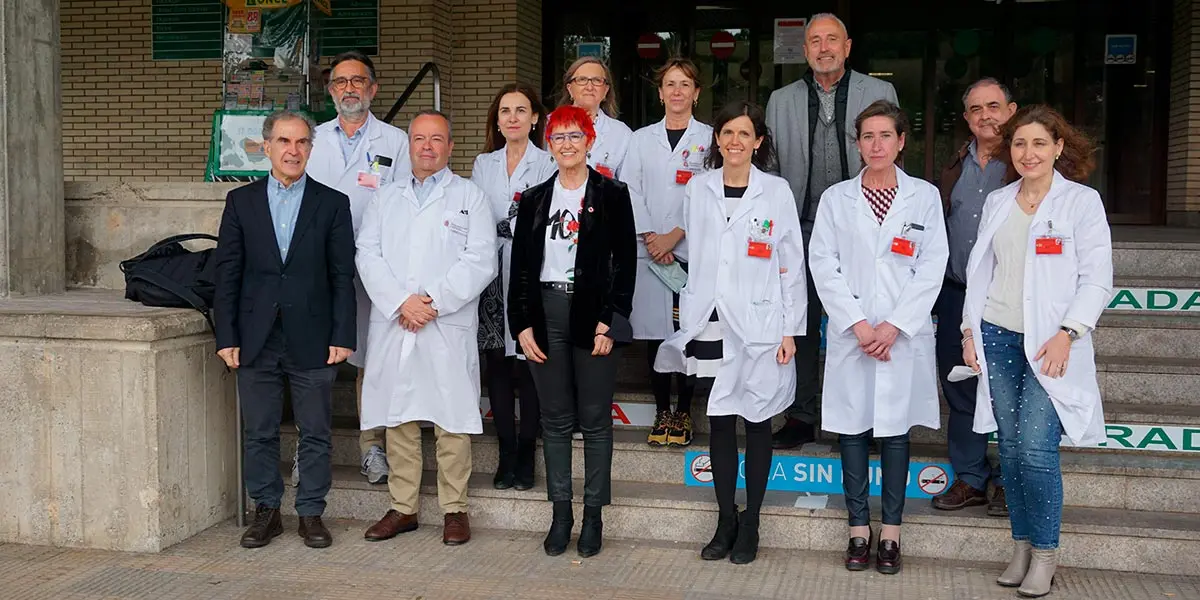 La consejera de salud, Santos Indur&aacute;in, el gerente del Servicio Navarro de Salud-Osasunbidea, Gregorio Achutegui, y el director general de Salud, Carlos Artundo, junto con el nuevo equipo directivo del &Aacute;rea de Salud de Tudela