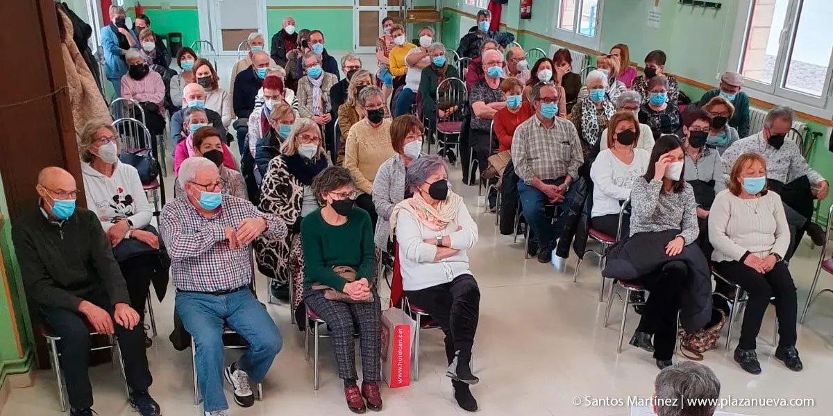 Asistentes a la presentaci&oacute;n del relato de Mari Carmen Eza Moreno