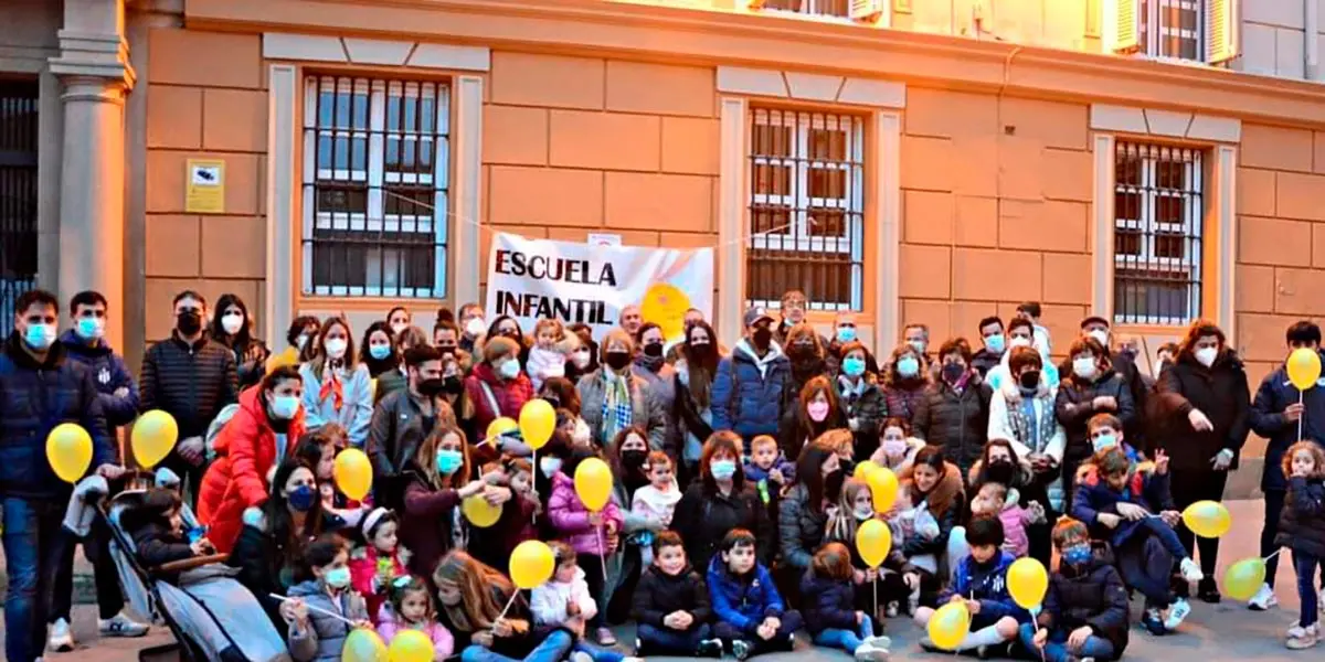 Concentraci&oacute;n en Valtierra por unas escuelas infantiles dignas