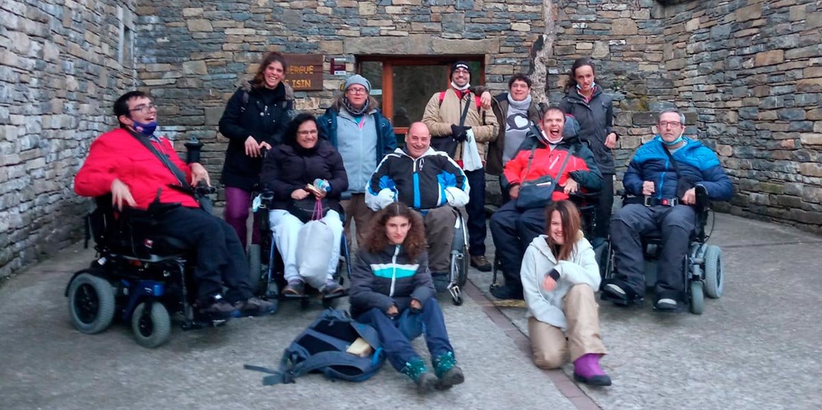Personas con discapacidad disfrutaron de un fin de semana de esquí adaptado en Formigal de la mano de la asociación AMIMET 2