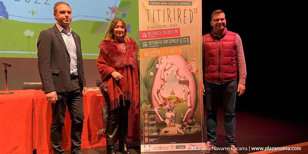 &Oacute;scar Bea, Noem&iacute; Hern&aacute;ndez y Casto Alvero durante la presentaci&oacute;n en Cintru&eacute;nigo