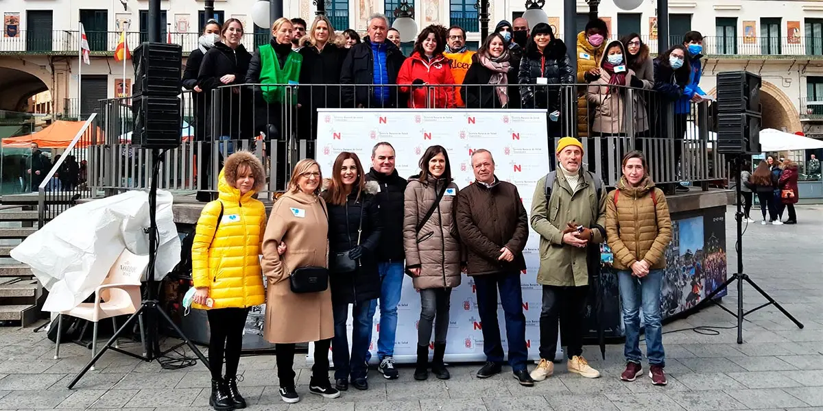 Representantes de las asociaciones participantes la II Jornadas de la Salud junto con representantes del &Aacute;rea de Salud de Tudela y el Departamento de Salud