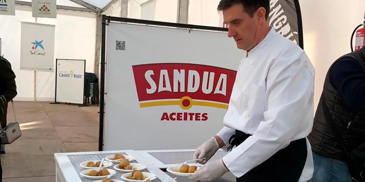 Demostraci&oacute;n de un plato de cebollas estofadas