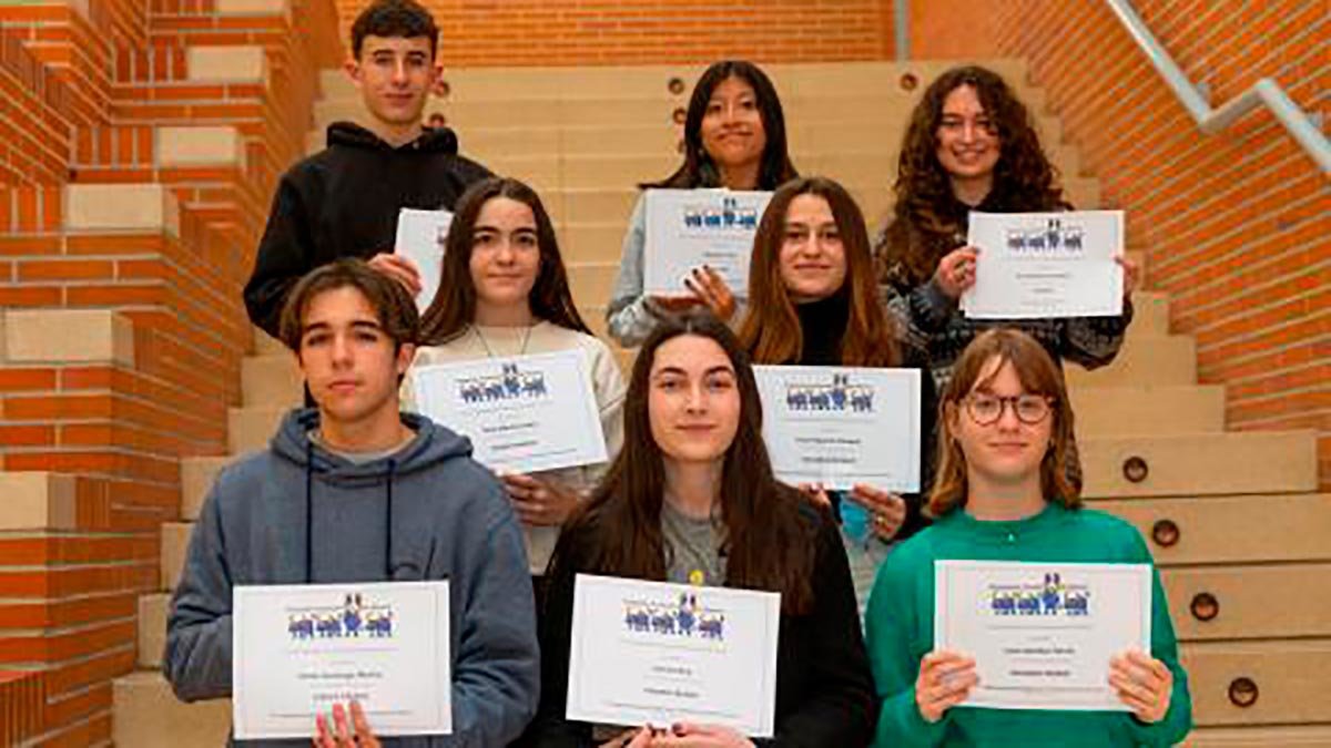 Alumnos-ganadores en las categorías de ensayo y fotografía filosófica de la Olimpiada de Filosofía de Navarra CEDIDA
