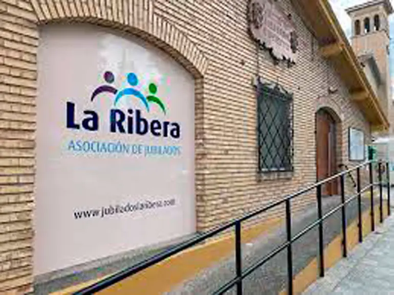 asociaci&oacute;n de jubilados de la ribera, plaza Padre Lasa