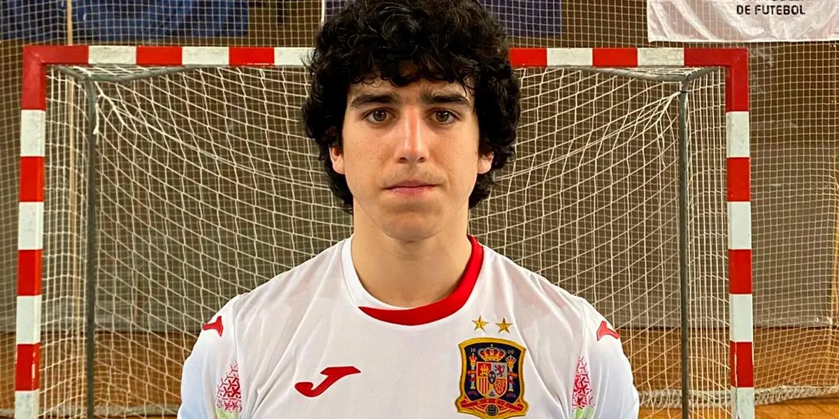 Alberto Lahuerta con la camiseta de la Selecci&oacute;n Espa&ntilde;ola