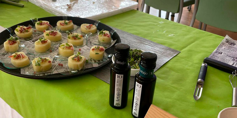 Alcachofas de tudela con aceite Artajo en el taller de cocina saludable de Artajo