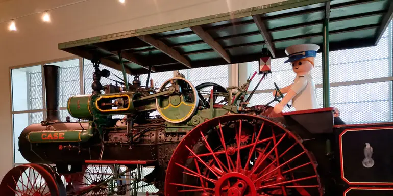 Click en el Museo de Ejea subido a un tractor