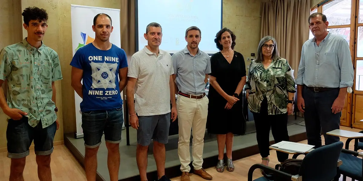 La Consejera de Desarrollo Rural del Gobierno de Navarra, Itziar G&oacute;mez, acompa&ntilde;ada del personal t&eacute;cnico y pol&iacute;tico de los territorios rurales implicados