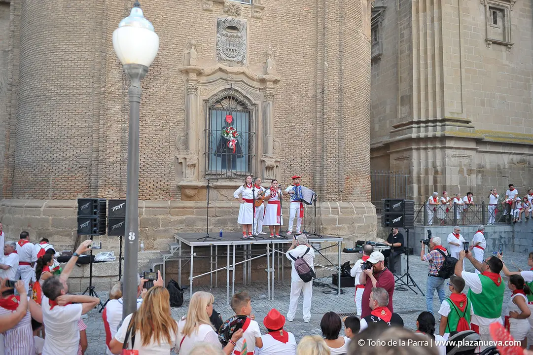 Imposici&oacute;n pa&ntilde;uelo rojo a Santa Ana, Fiestas Tudela 2022 - 6