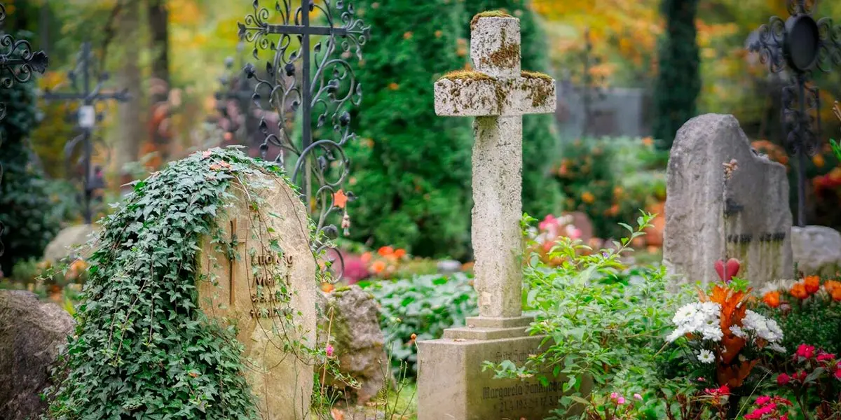 cementerio l&aacute;pida todos los santos entierro