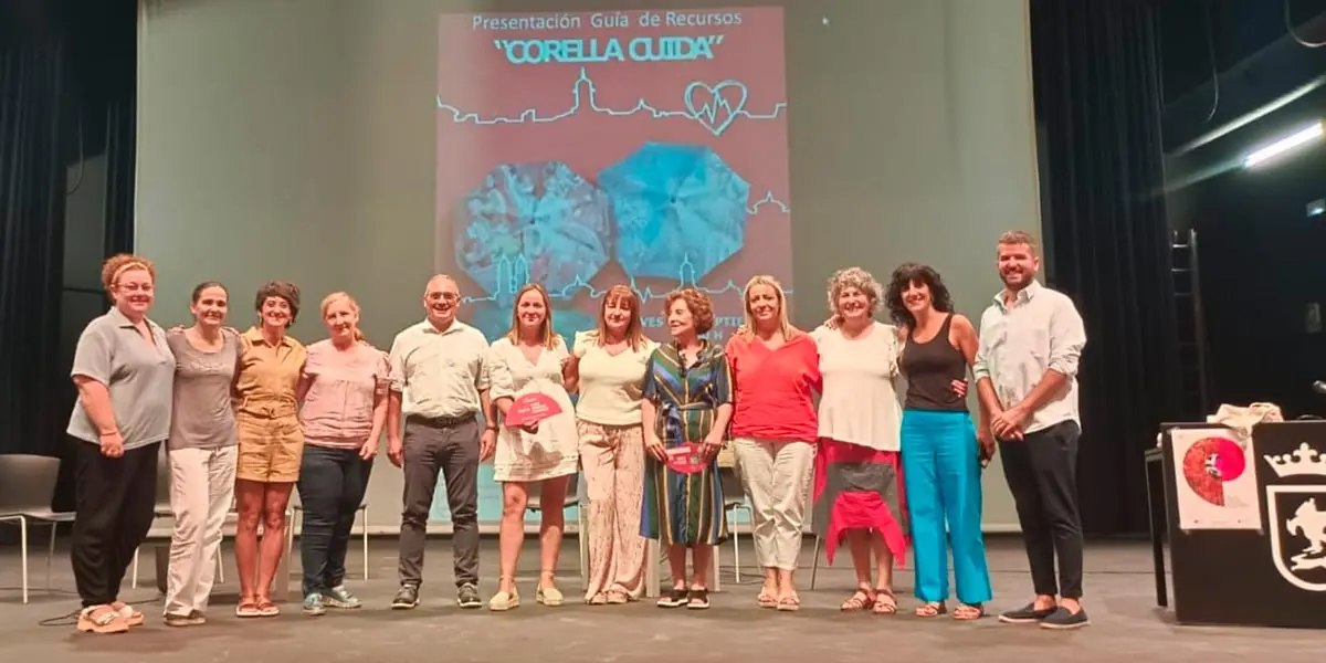 Participantes en la presentaci&oacute;n en la Casa de Cultura