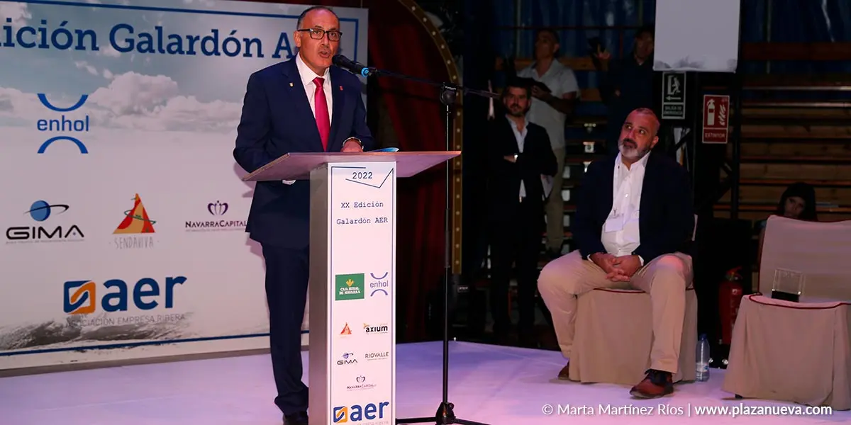 Jes&uacute;s P&eacute;rez Apestegu&iacute;a agradeciendo su galard&oacute;n de AER