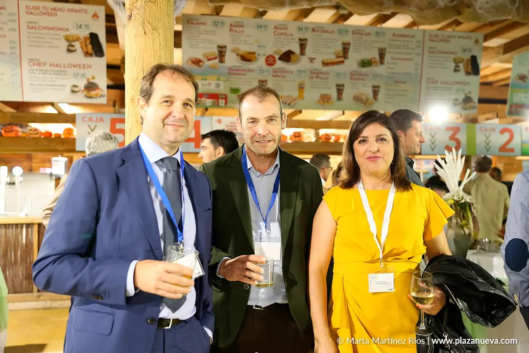 Rafael Alcaide (Caixabank), Rafael Aguado (Almara2 Transporte y Log&iacute;stica) y Marisa Jim&eacute;nez (Transformados Ruiz)
