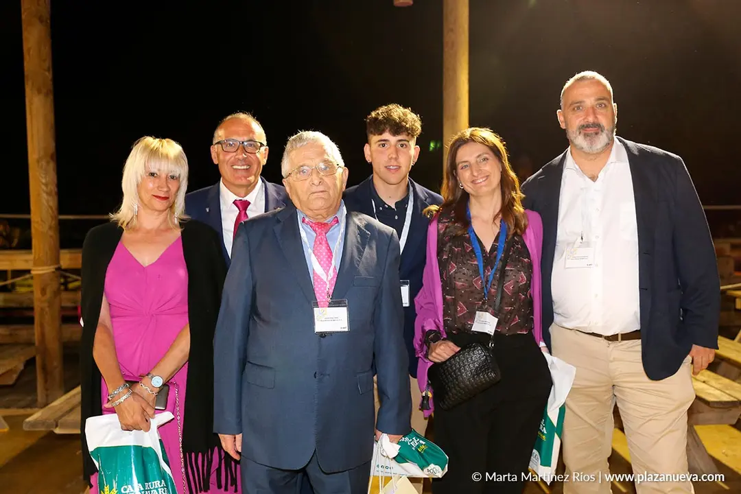 Gemma Fern&aacute;ndez, Jes&uacute;s P&eacute;rez, Javier P&eacute;rez, Bruno P&eacute;rez, Eva Garate y Javier P&eacute;rez (familia de Electricidad Neum&aacute;tica JP)