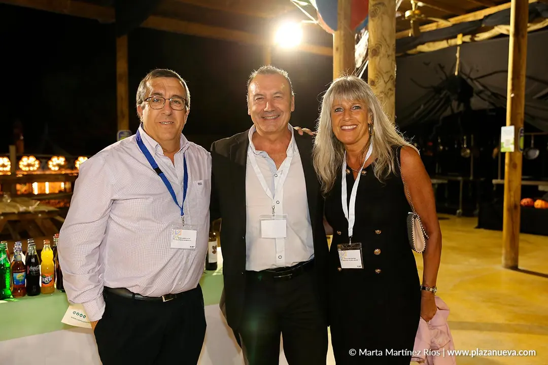Andr&eacute;s Aranda (Electricidad Neum&aacute;tica JP), Carlos Tabuenca (Corredur&iacute;a de Seguros Ust&aacute;rroz) y Ana Ust&aacute;rroz (Corredur&iacute;a de Seguros Ust&aacute;rroz)