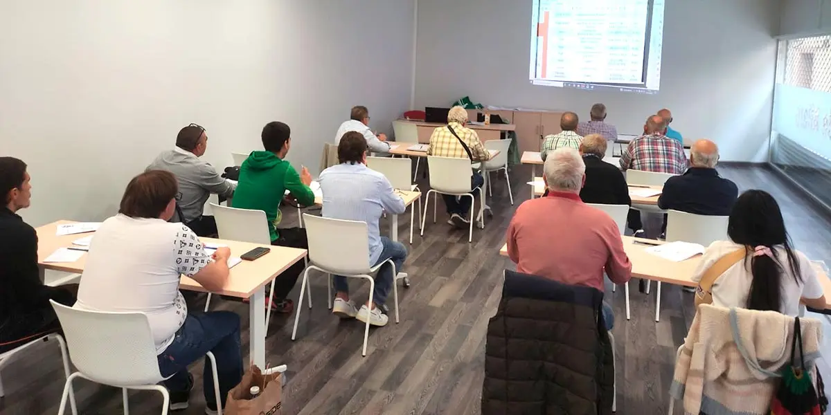 El curso de fitosanitarios nivel b&aacute;sico tuvo lugar en la sala polivalente ubicada en la Calle Araciel