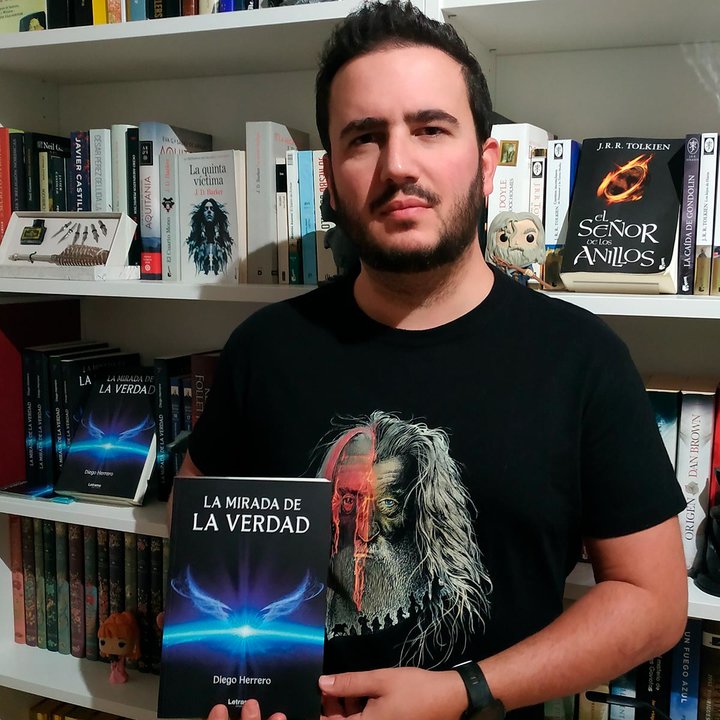 Diego Herrero, con su libro