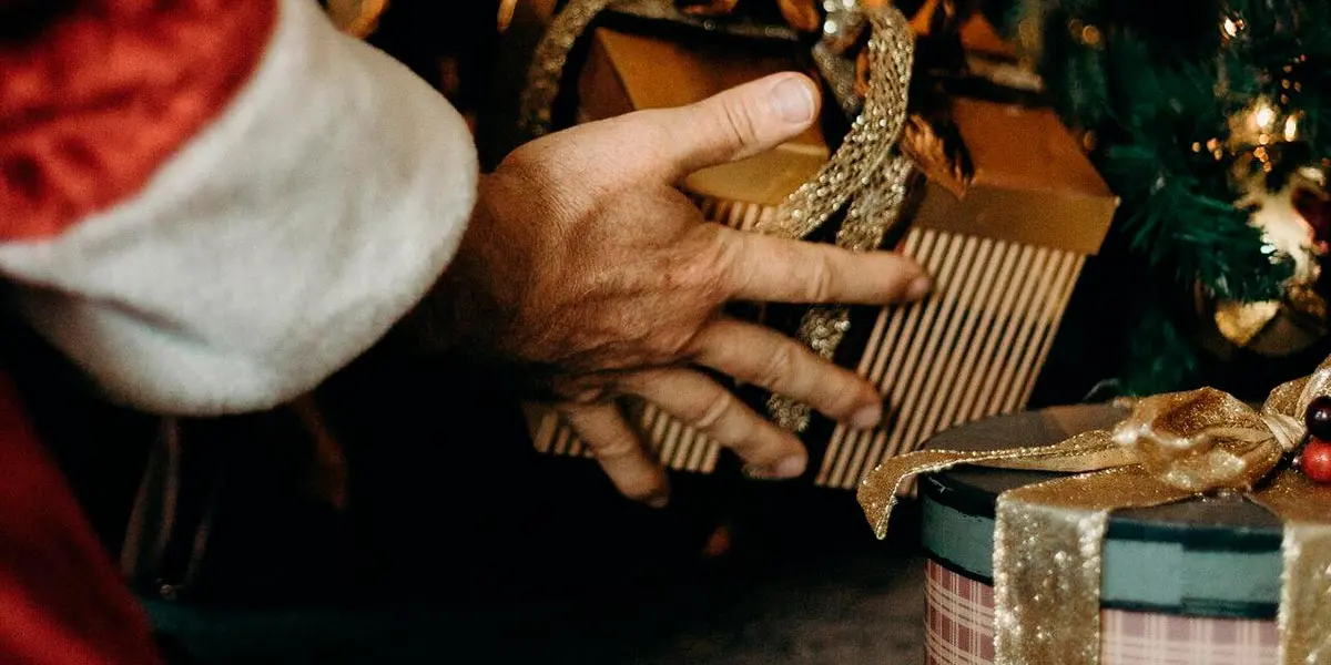 pap&aacute; noel regalo &aacute;rbol navidad