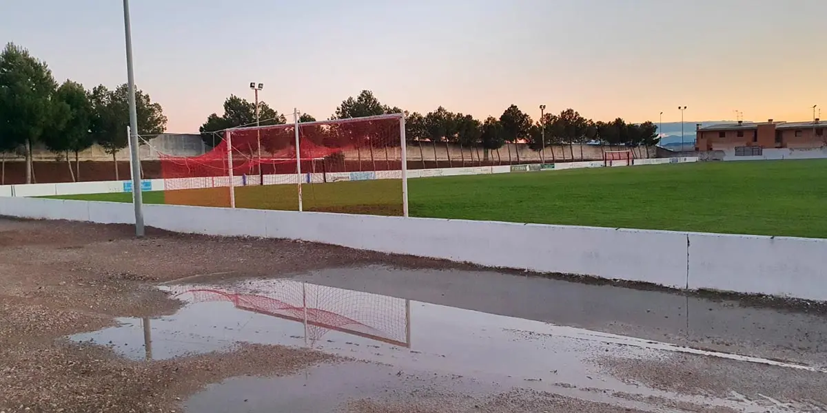 Fusti&ntilde;ana campo f&uacute;tbol