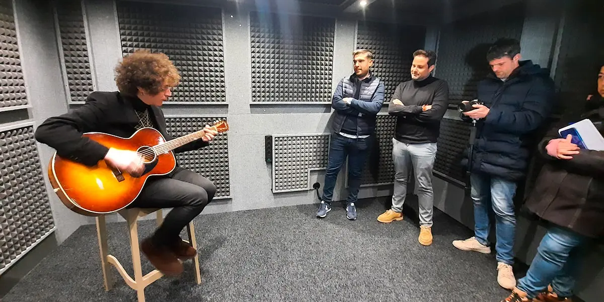 Lestonnac cabina m&uacute;sica 1