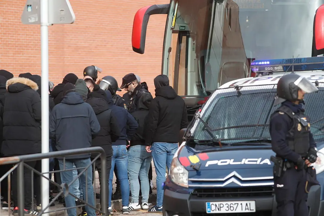 Polic&iacute;a Nacional ultras