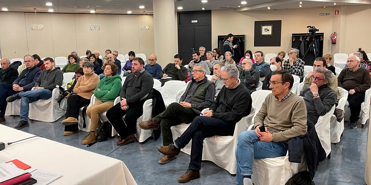 P&uacute;blico asistente al encuentro abierto sobre pol&iacute;ticas de desarrollo econ&oacute;mico en la Ribera