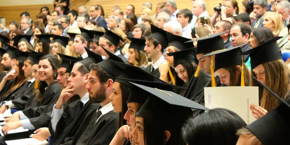 Estudiantes universitarios