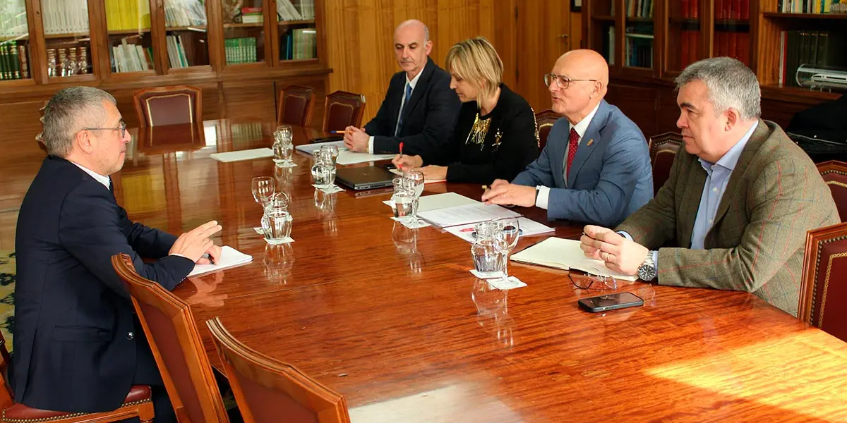 Un momento de la reuni&oacute;n mantenida con el Secretario de Estado de Medio Ambiente, Hugo Mor&aacute;n