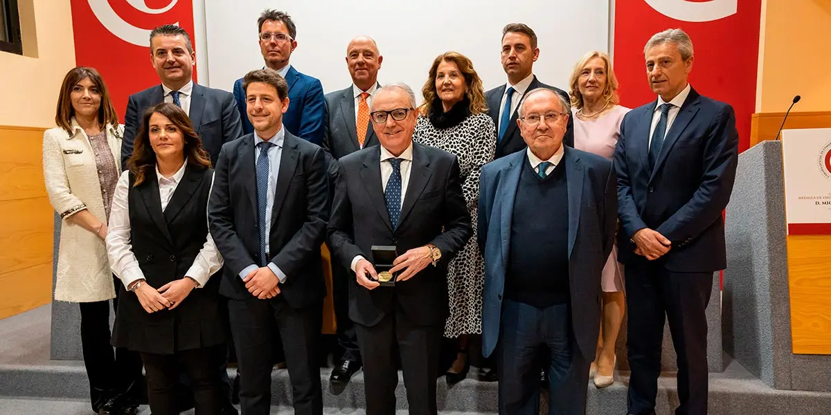 Miguel Sanz tras recibir la medalla