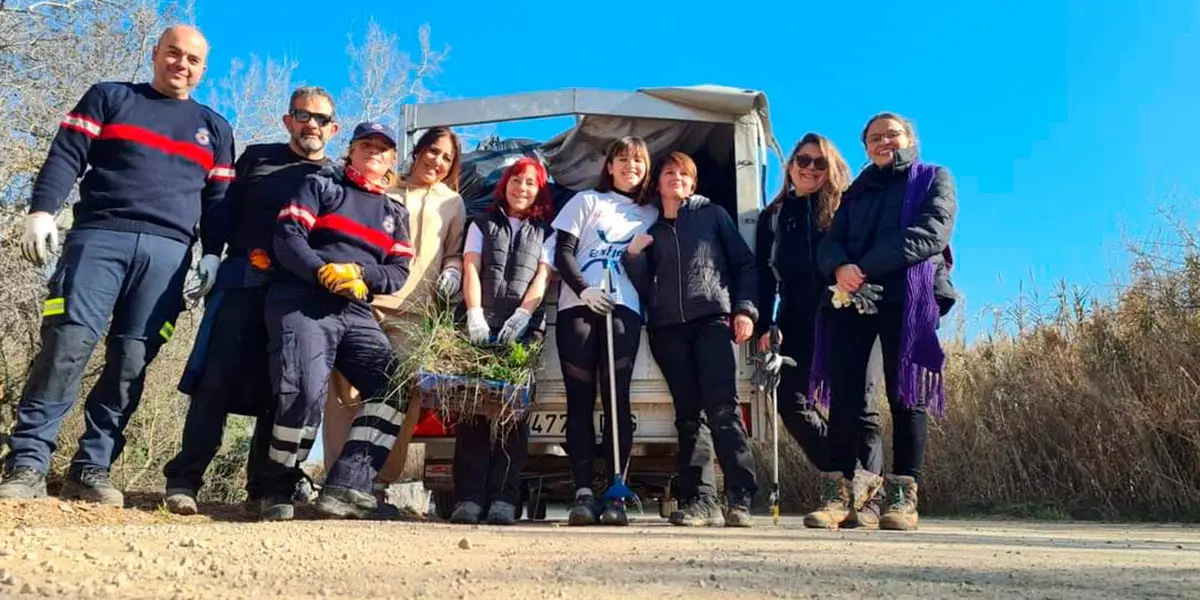 Voluntarios limpieza del r&iacute;o Ebro