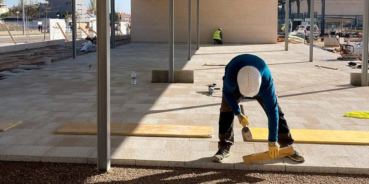 PVT Colocaci&oacute;n de ecoDraining en las nuevas piscinas de Tudela