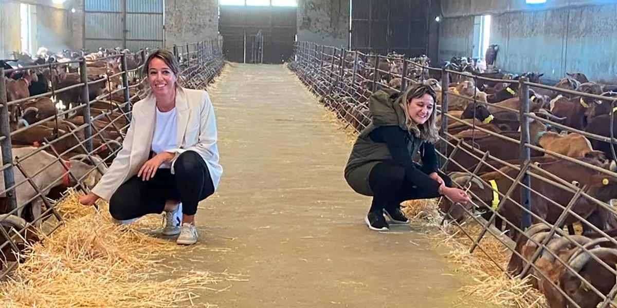 Propietarias de la queser&iacute;a Leche Tres SIerras de Cintru&eacute;nigo