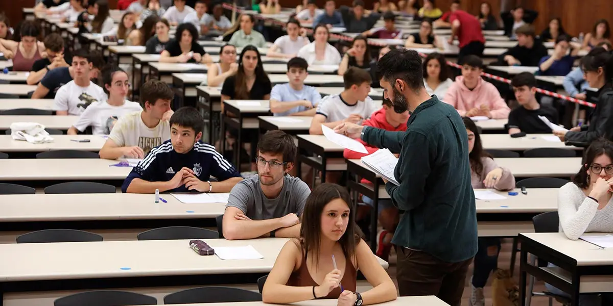 Estudiantes, en una imagen de las pruebas de la EVAU celebrada el a&ntilde;o pasado en la UPNA