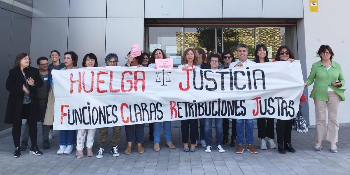 Concentración del personal funcionario a las puertas de los Juzgados de Tudela