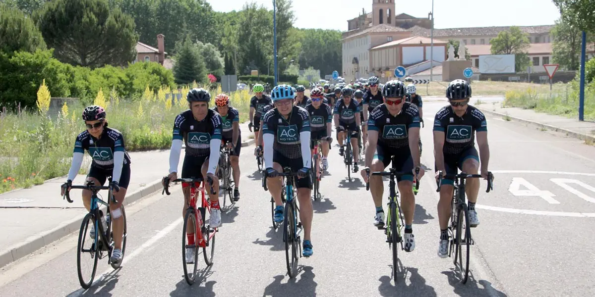 Catal&aacute;n y Miguel Indurain en la etapa Burgos Le&oacute;n en una edici&oacute;n anterior