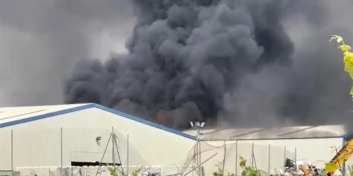 Cintru&eacute;nigo incendio pol&iacute;gono industrial