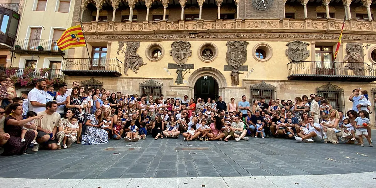 Fotograf&iacute;a grupal imposici&oacute;n pa&ntilde;uelo fiestas de Tarazona