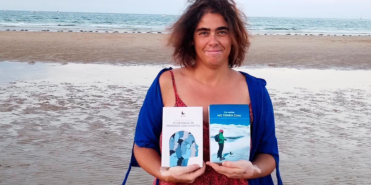 Susana Ruiz Mostazo con sus dos libros