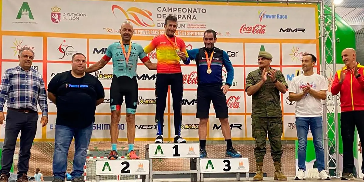 Tito Espada podio