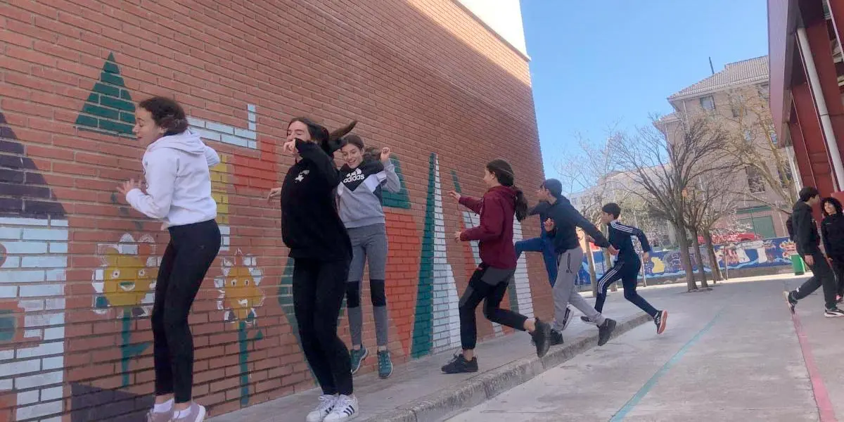 Ni&ntilde;os danza infantil colegio Sanguesa