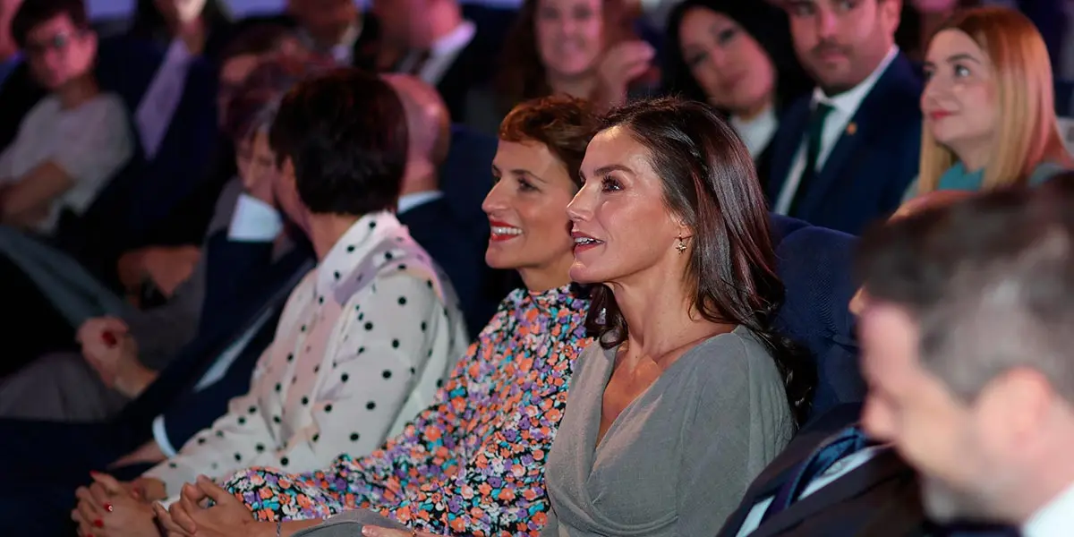 La Reina Letizia junto a la Presidenta Chivite en el homenaje a Carlos Saura