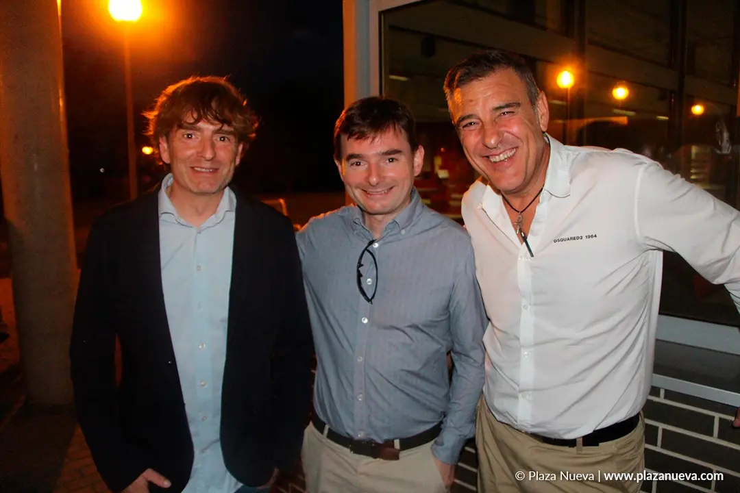 Patxi Mu&ntilde;oz y Gonzalo Mu&ntilde;oz (Mateo Mu&ntilde;oz) junto a Roberto Iriz (Control de Plagas Triple D)
