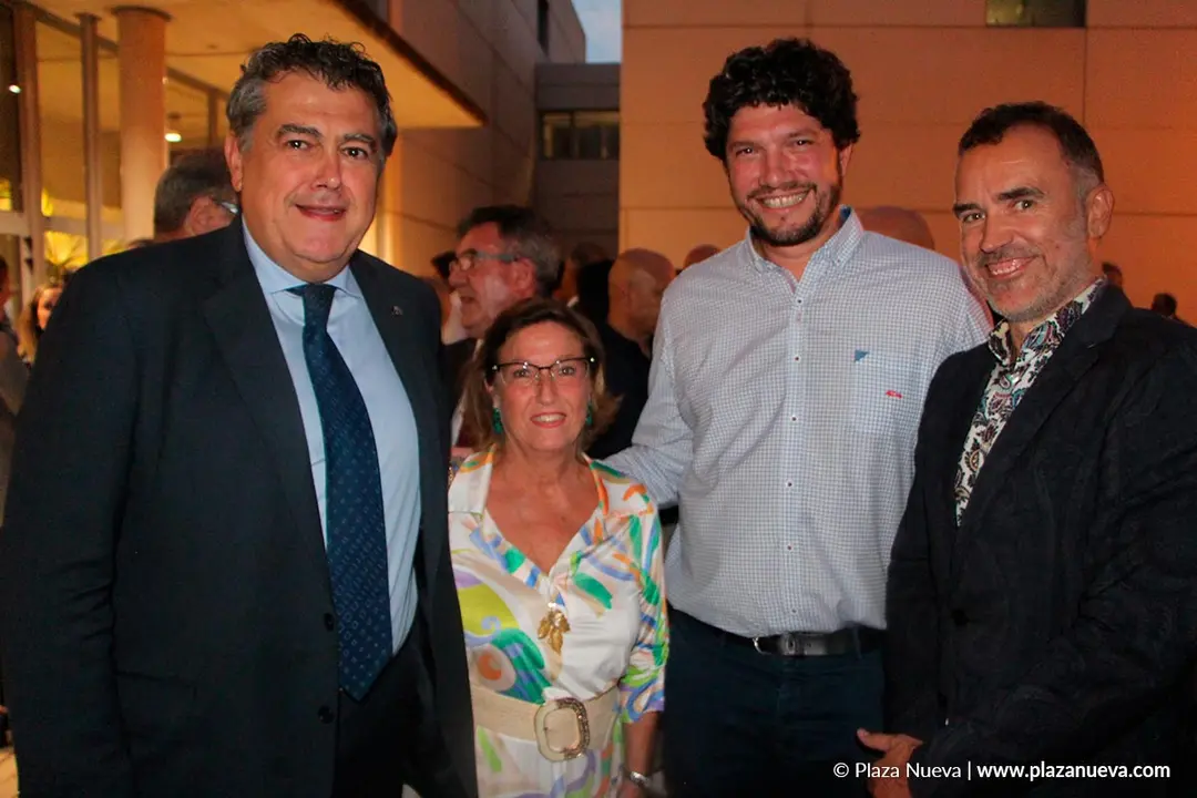 F&eacute;lix Guindulain (Jofemar), Marisa Sainz (Directora de ADEFAN), Guillermo Garc&iacute;a (Electrodom&eacute;sticos JATA) y Patxi Esparza (Grupo Unsain)