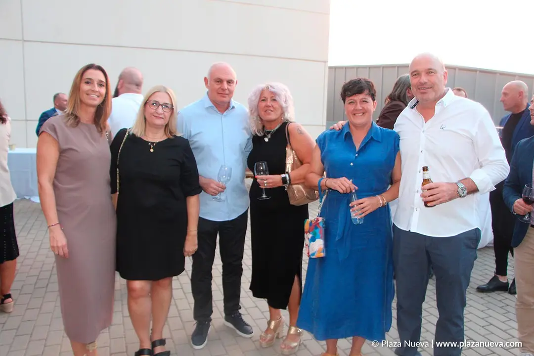 Elena Sanz, Mar&iacute;a Sanz (Sanz Otano Asesores), Jos&eacute; &Aacute;ngel Aparicio (Construcciones Jos&eacute; &Aacute;ngel Aparicio), Idoia P&eacute;rez (Construcciones Jos&eacute; &Aacute;ngel Aparicio), Beatriz Del Valle (Muebles Muro) y Roberto Muro (Muebles Muro)