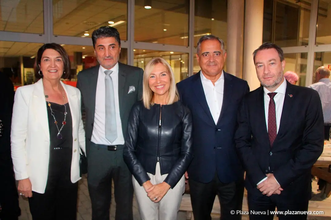 Dolores Garijo (AGENOR Mantenimientos), Txom&iacute;n S&aacute;nchez (Forjados Orgu&eacute;s), Maria Jos&eacute; Ballar&iacute;n (Vicepresidenta de CEN), Juan Miguel Sucunza (Presidente CEN) y Ram&oacute;n Gonz&aacute;lez (Rector UPNA)