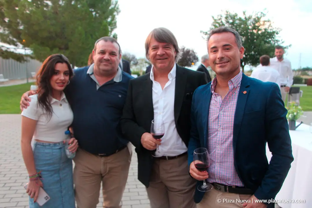 Aitana Saso (Distribuciones &Oacute;scar Saso), &Oacute;scar Saso (Distribuciones &Oacute;scar Saso), Tom&aacute;s &Uacute;car (TVH) y Diego Asa (Mapfre Alfaro)