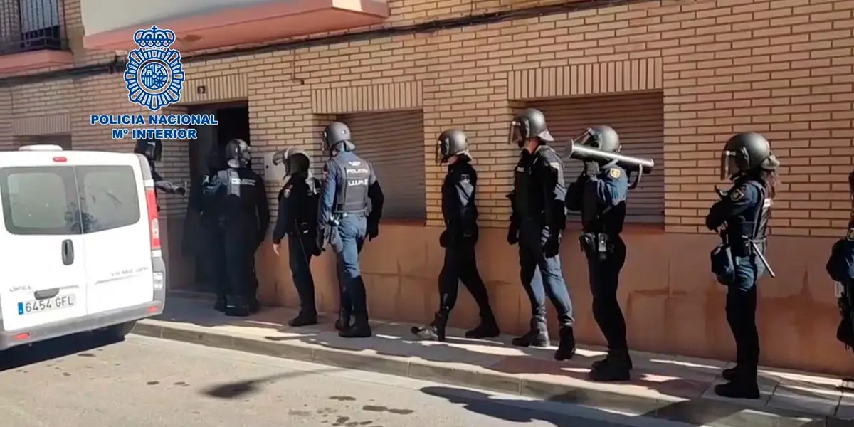 Su principal actividad delictiva era la trata de seres humanos con fines de explotaci&oacute;n laboral de ciudadanos extranjeros, en su mayor&iacute;a ciudadanos senegaleses, captados tanto en su pa&iacute;s de origen como en Espa&ntilde;a