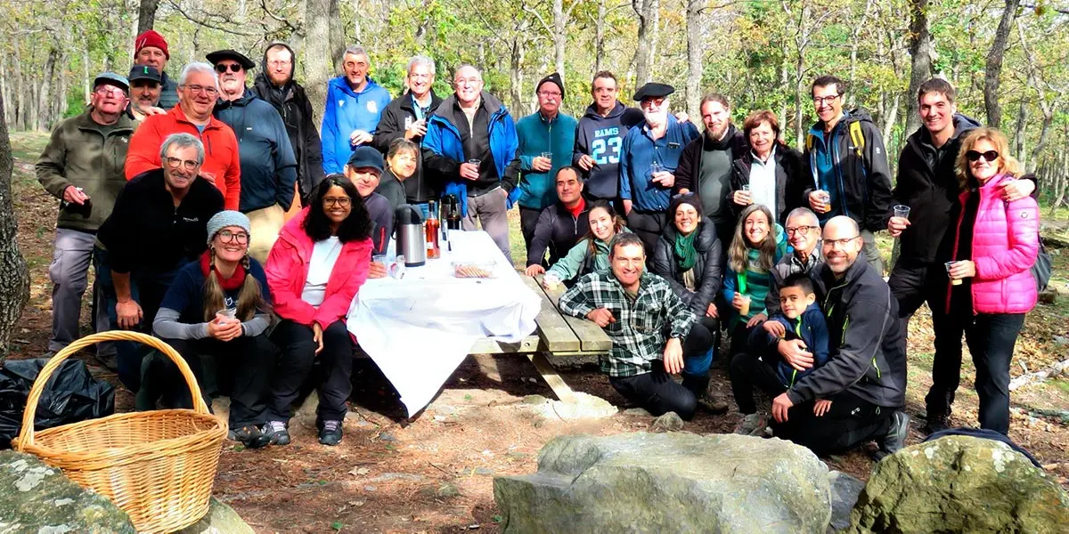 La recolecci&oacute;n de pl&aacute;sticos, latas, hierros y basuras del monte por parte de las participantes evidenci&oacute; la importancia de cuidar y conservar nuestro entorno natural